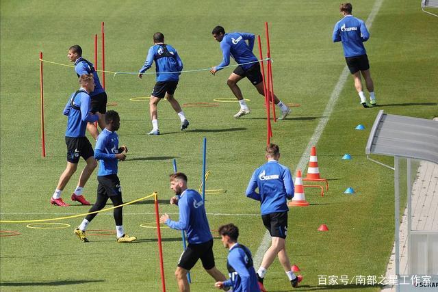 美国大师赛首轮麦克罗伊并列领先 李昊桐跻身前十